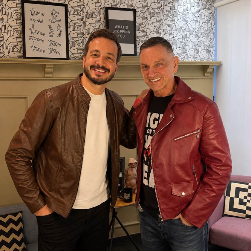 Rafael Cortez e Paulo Miklos no estúdio do Divã